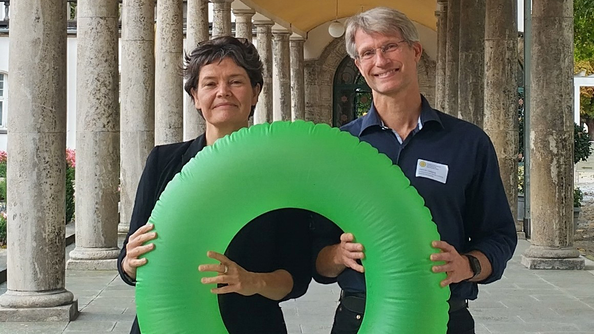 Dennis Lisbjerg i selskab med Kate Raworth, ophavskvinde til Doughnut-modellen.